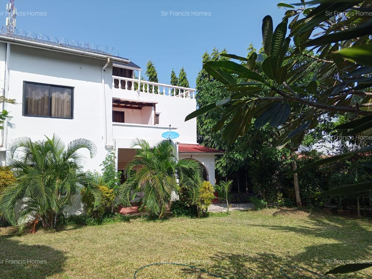 4 Bed Villa with En Suite at Galu - 3
