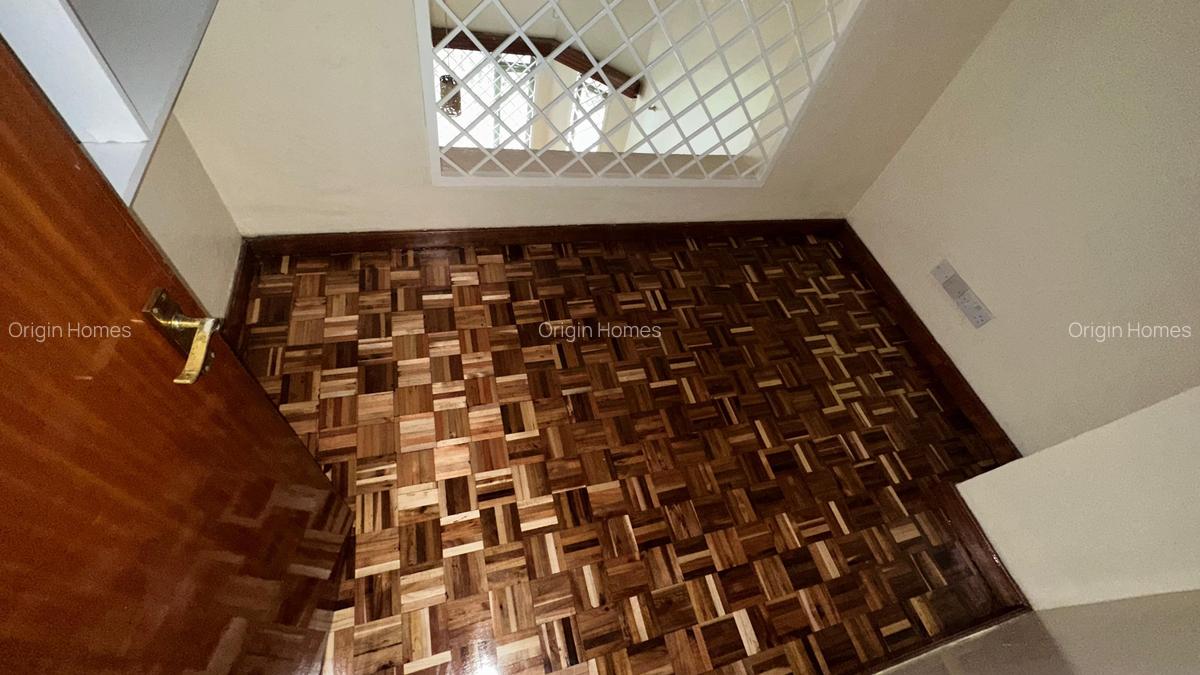 4 Bed House with En Suite at Valley Arcade - 10