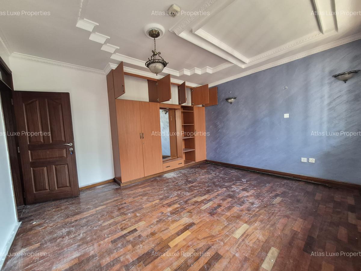 4 Bed House with En Suite at Old Runda - 10