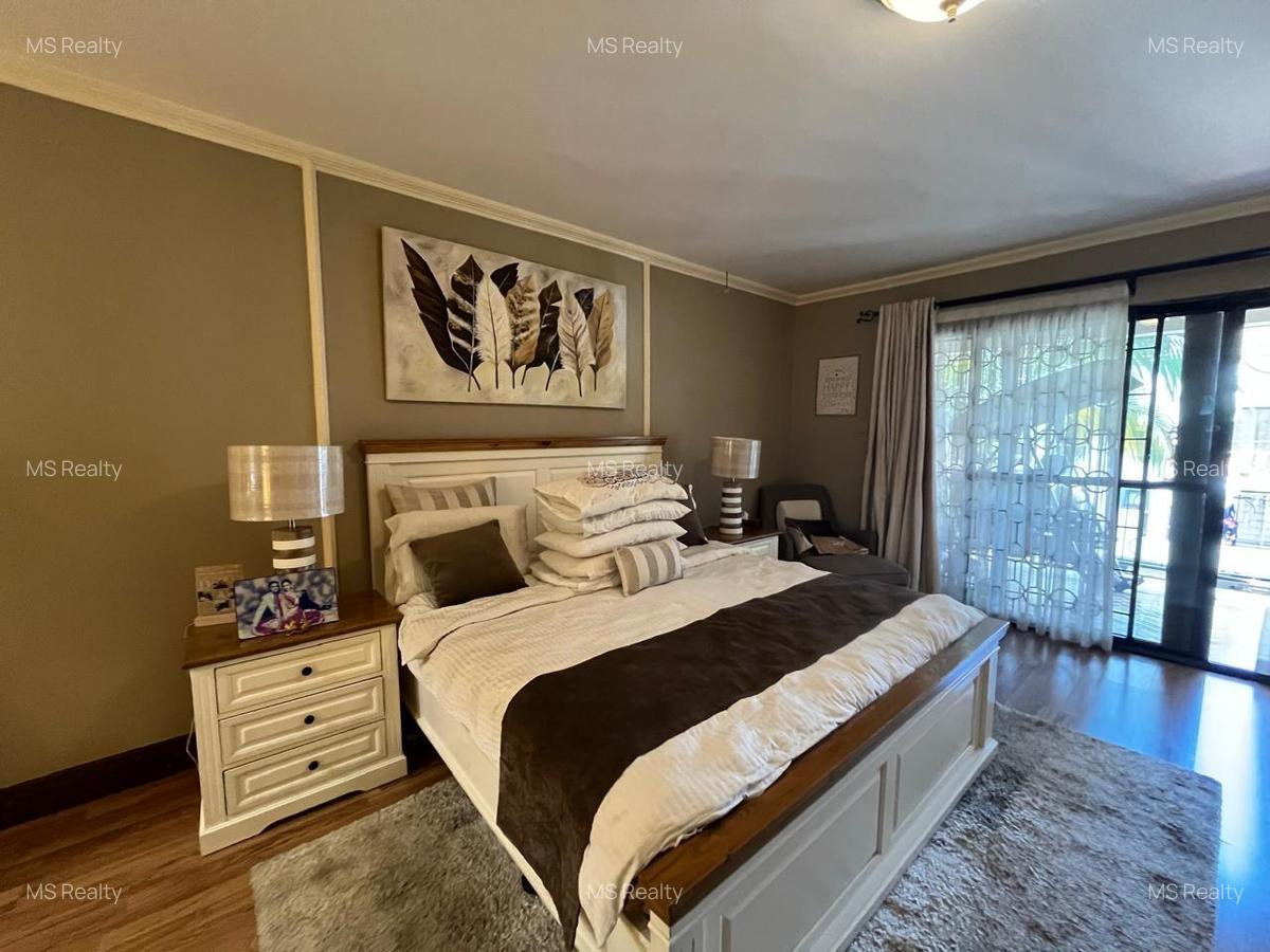 4 Bed Townhouse with En Suite in Brookside - 2