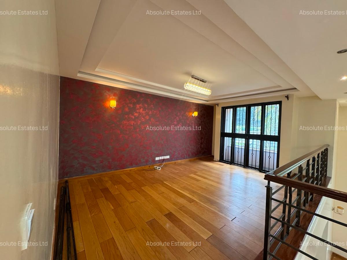 5 Bed Townhouse with Garden in Lavington - 10