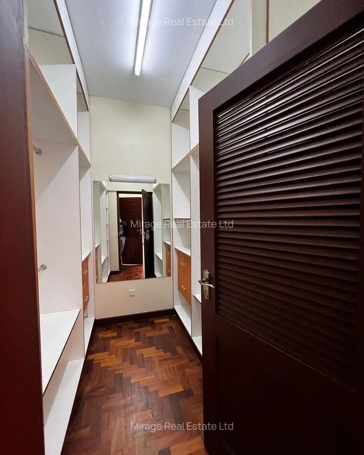 4 Bed Apartment with En Suite in Brookside - 8