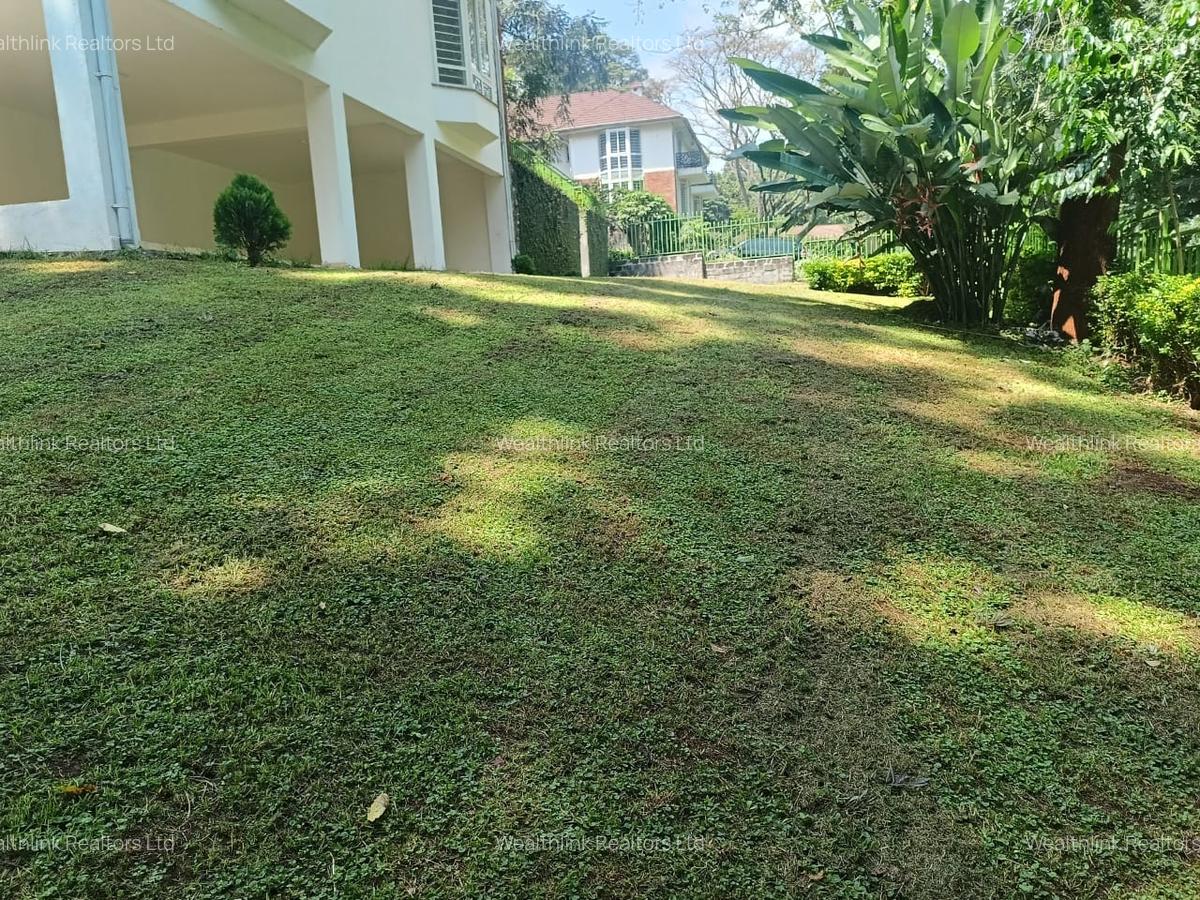 5 Bed Townhouse with En Suite at Lonetree - 11