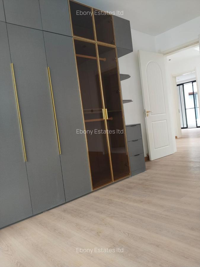 5 Bed Townhouse with En Suite in Lavington - 3