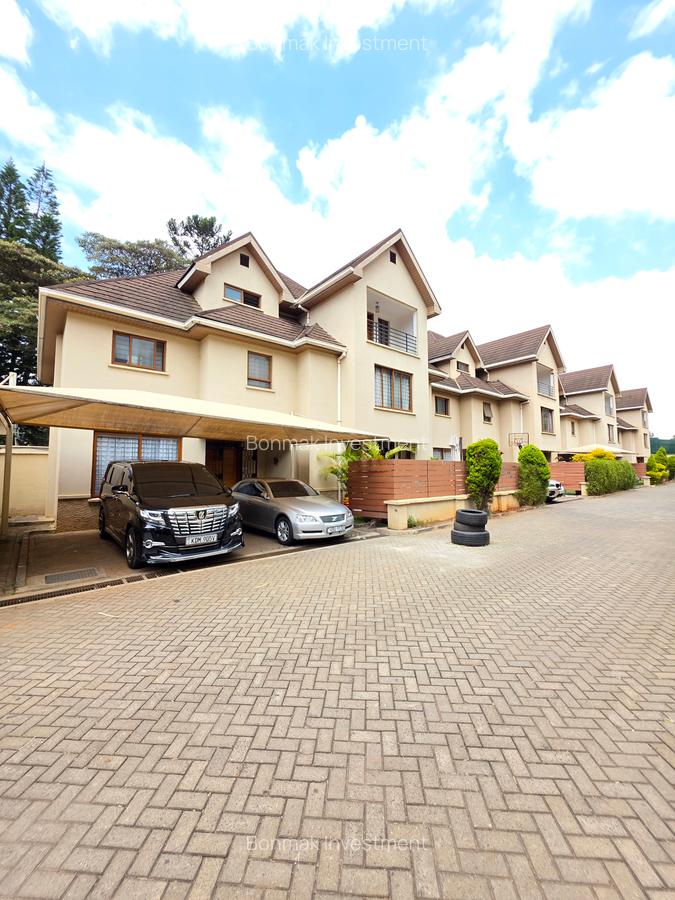 5 Bed Townhouse with En Suite at Lavington Green - 3