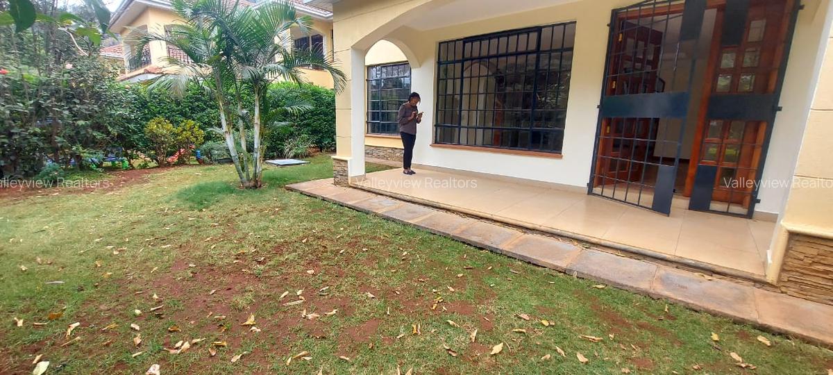 4 Bed Townhouse with En Suite at Lavington - 1