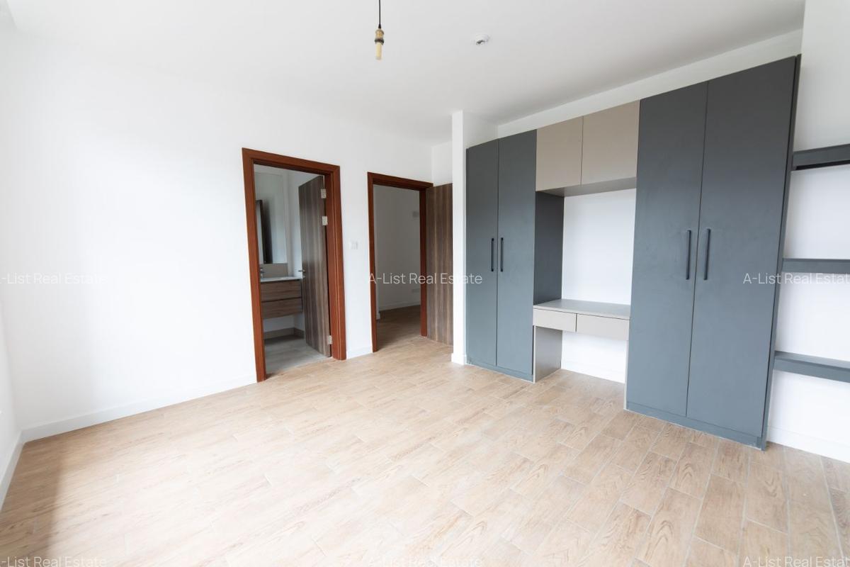 4 Bed Apartment with Swimming Pool at Two Rivers - 16