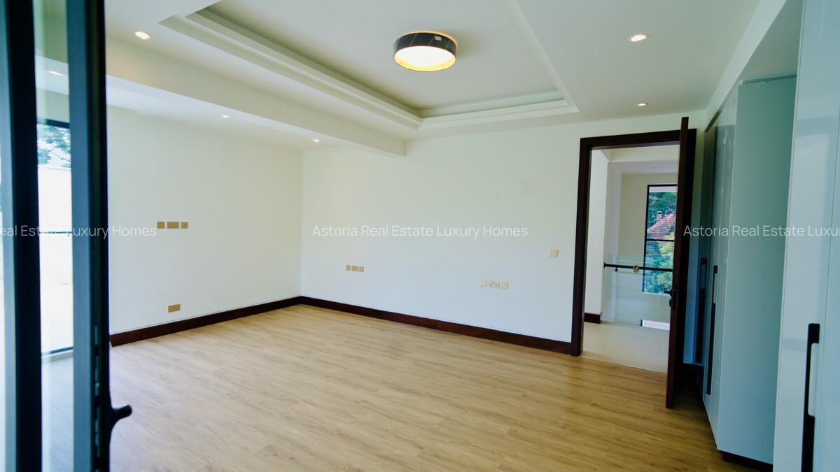 6 Bed Villa with En Suite at 2026-183 6 Bed - 3
