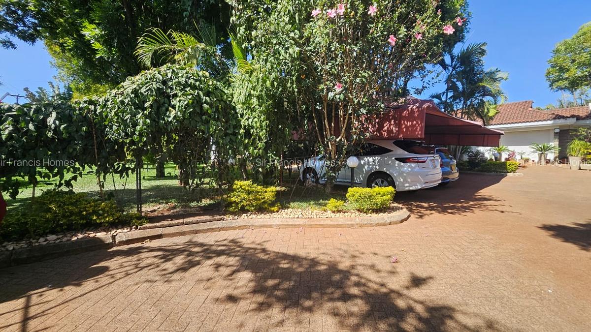 5 Bed House with En Suite in Runda - 10
