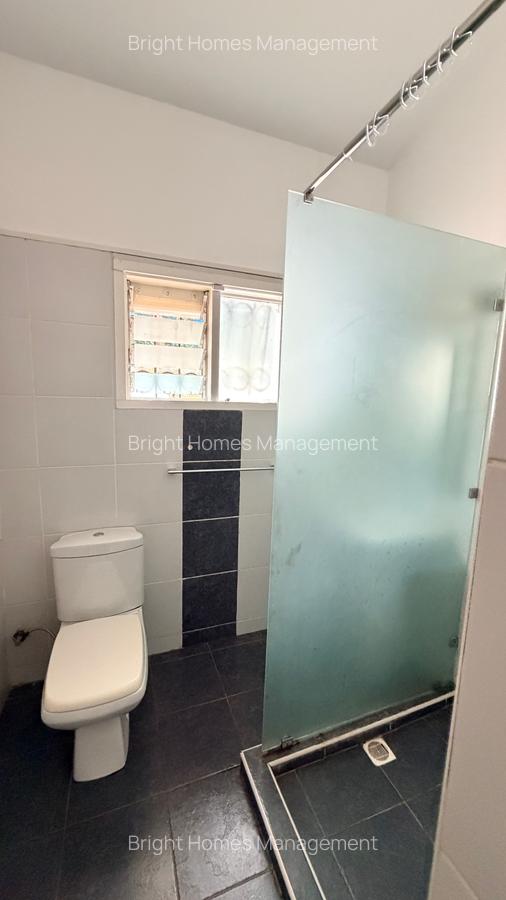 4 Bed Villa with En Suite in Hill View - 13