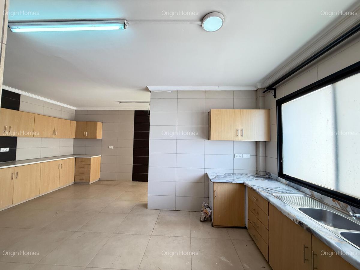 3 Bed Apartment with En Suite at Westlands - 5