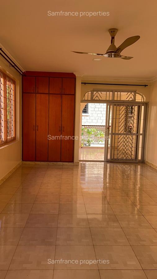 4 Bed House with En Suite at Coca-Cola - 7