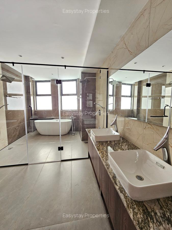 3 Bed Apartment with En Suite in Riverside - 5