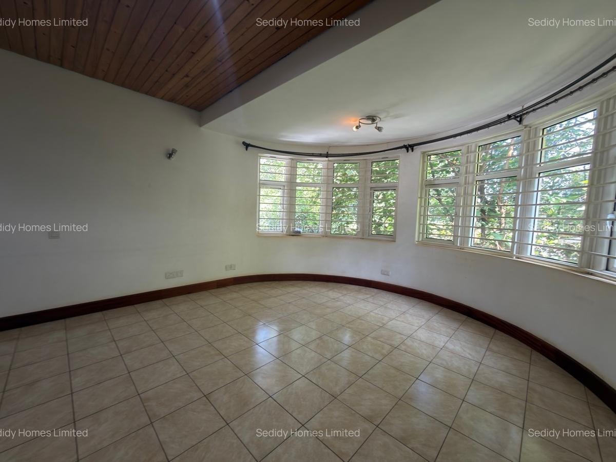 5 Bed Townhouse with En Suite in Rosslyn - 19