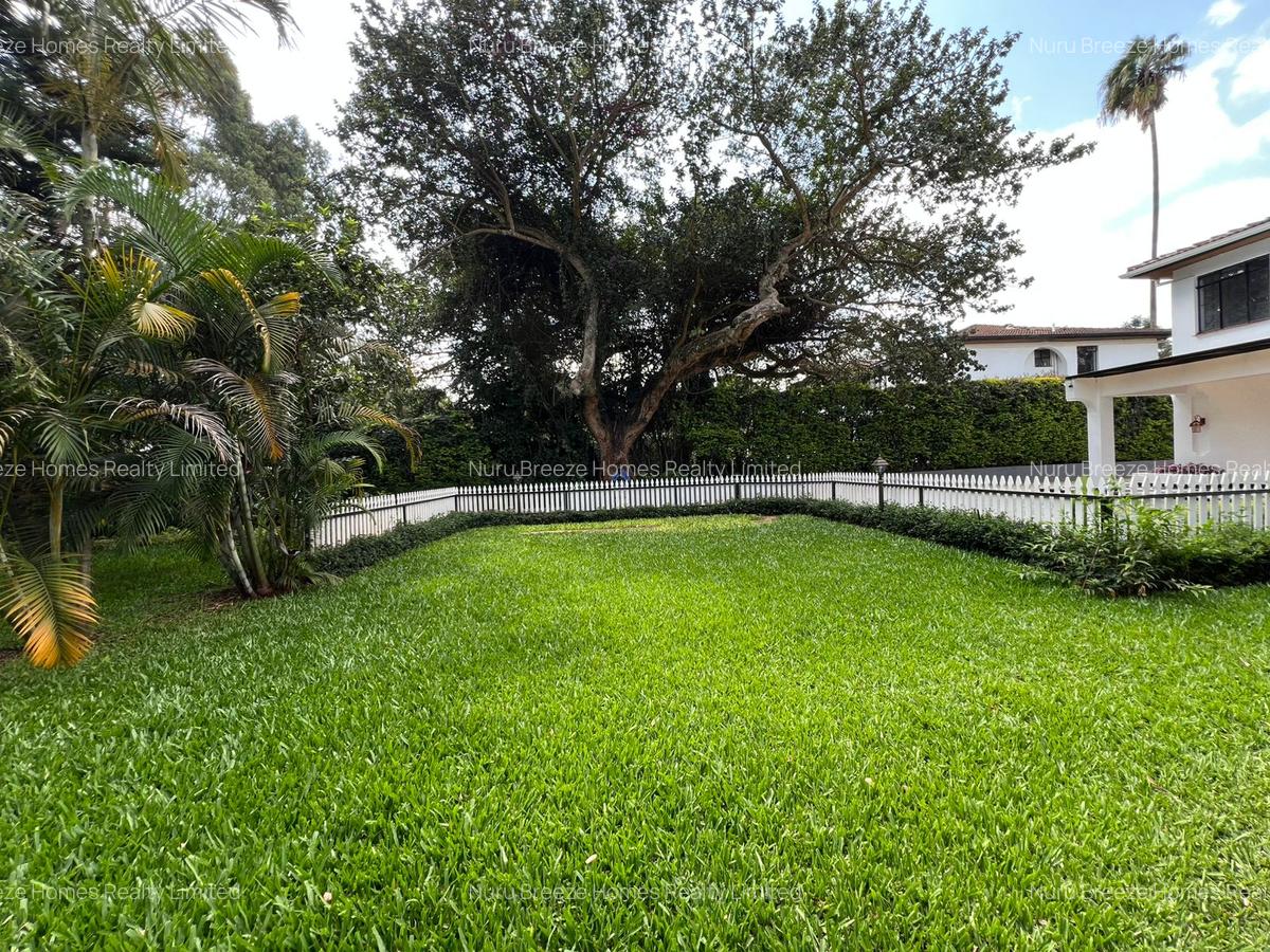 5 Bed House with En Suite in Garden Estate - 4