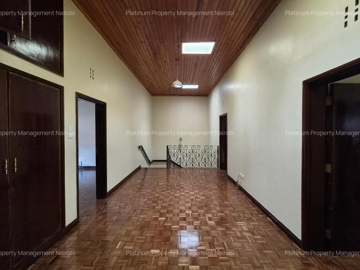 5 Bed House with En Suite at Second Parklands - 8