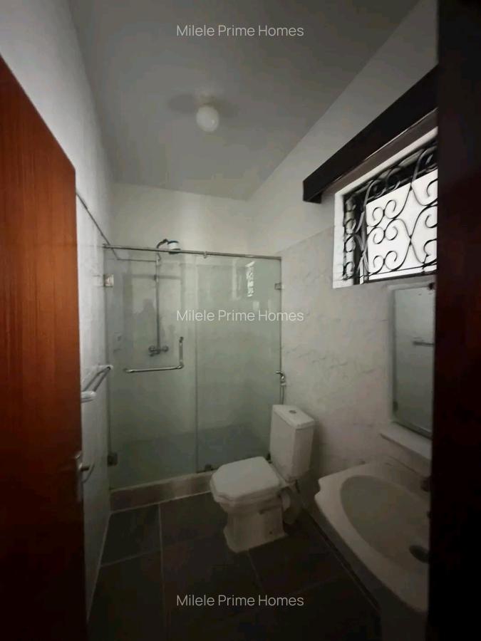 5 Bed Townhouse with En Suite at Off Ole Dume Road - 8