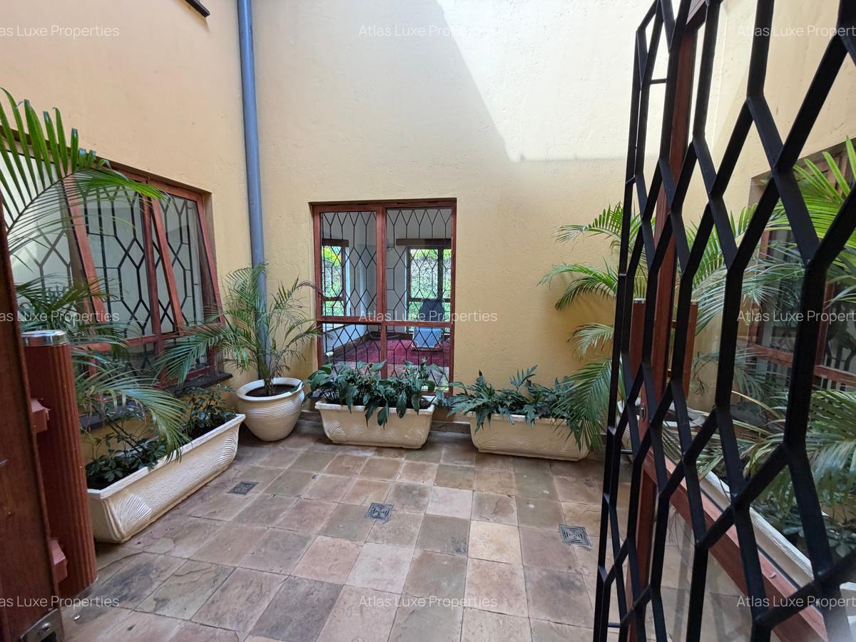 5 Bed Townhouse with En Suite at Old Runda - 6