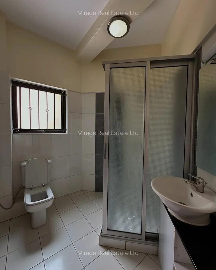 4 Bed Apartment with En Suite in Brookside - 13