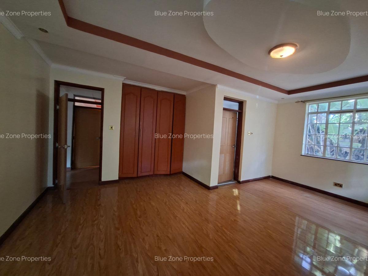 5 Bed House with En Suite at Close To Un - 8