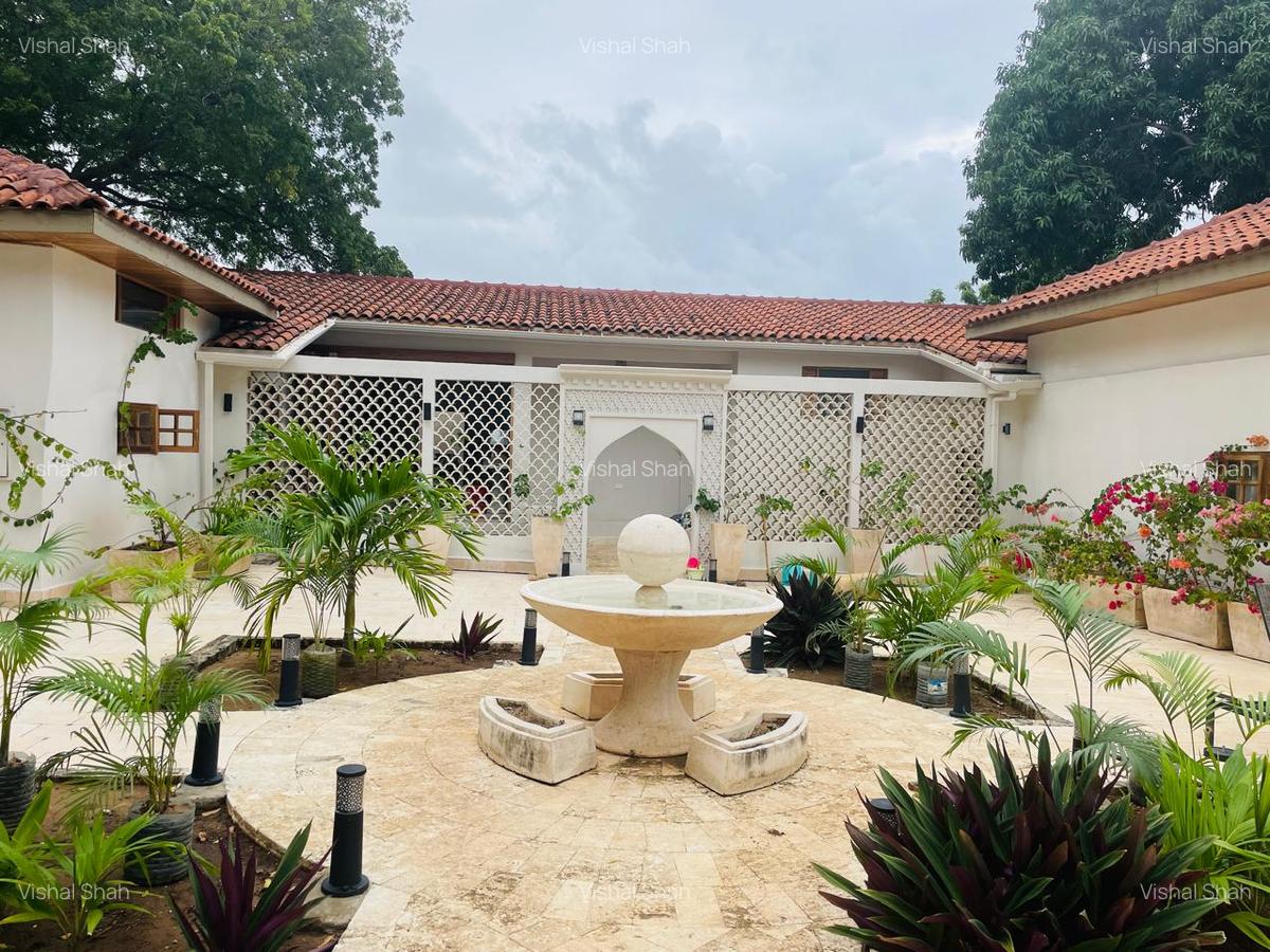 4 Bed Villa with En Suite at Bofa Road - 5