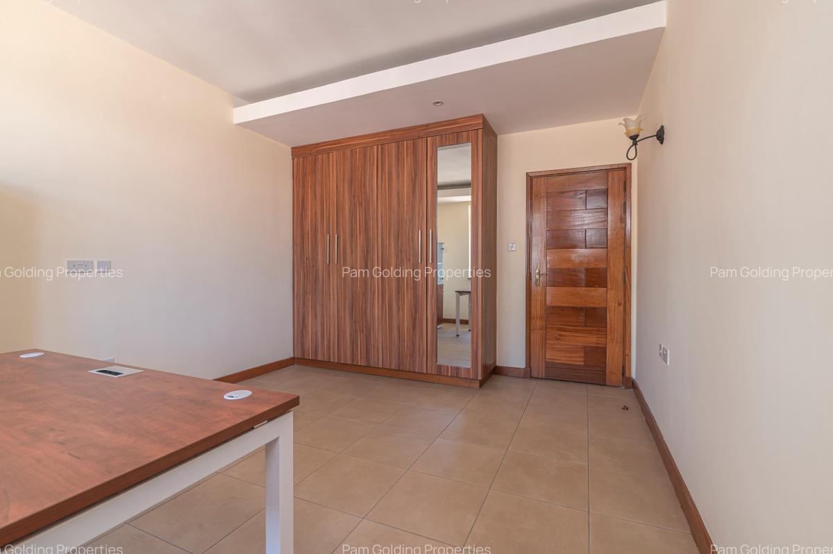 3 Bed Apartment with En Suite at School Lane - 13
