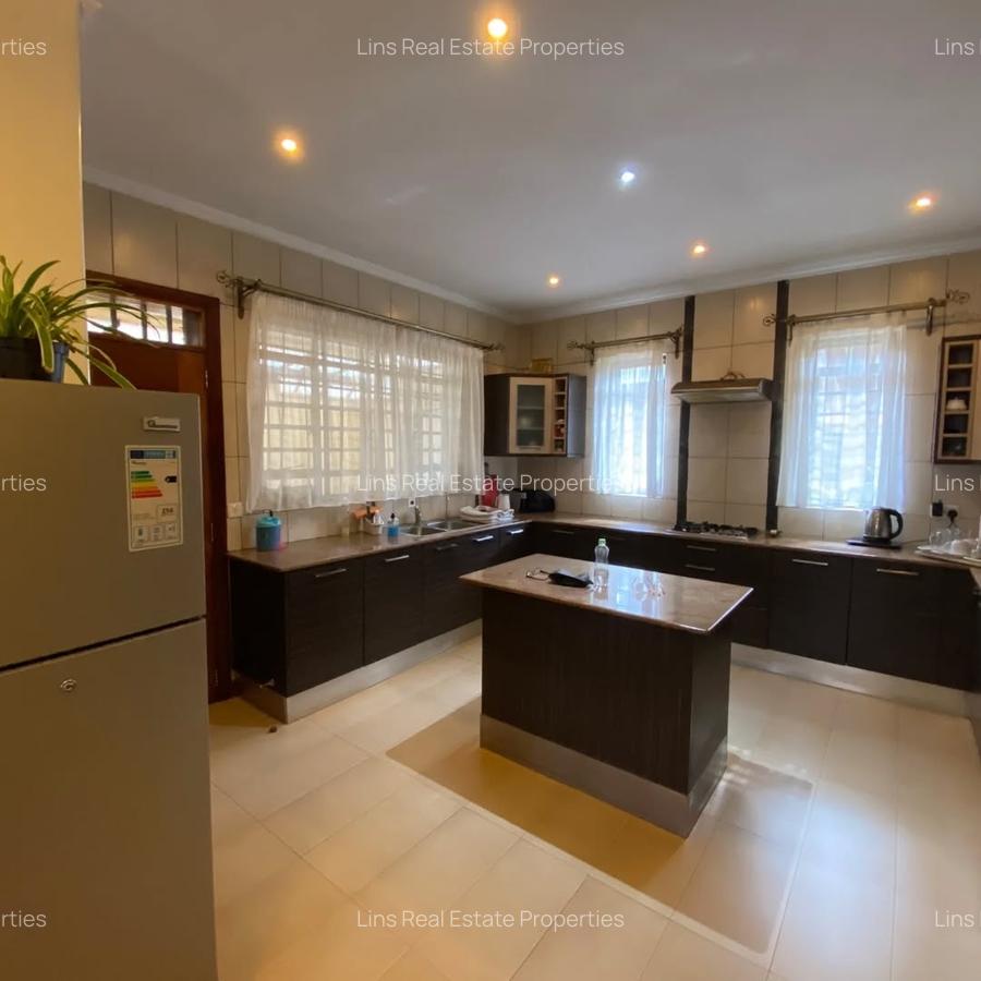 4 Bed Townhouse with En Suite in Westlands Area - 9