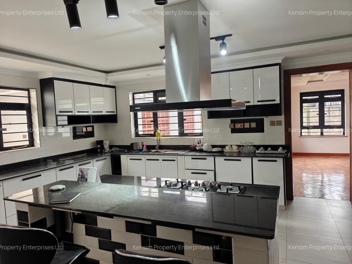 5 Bed House with En Suite in Runda - 3