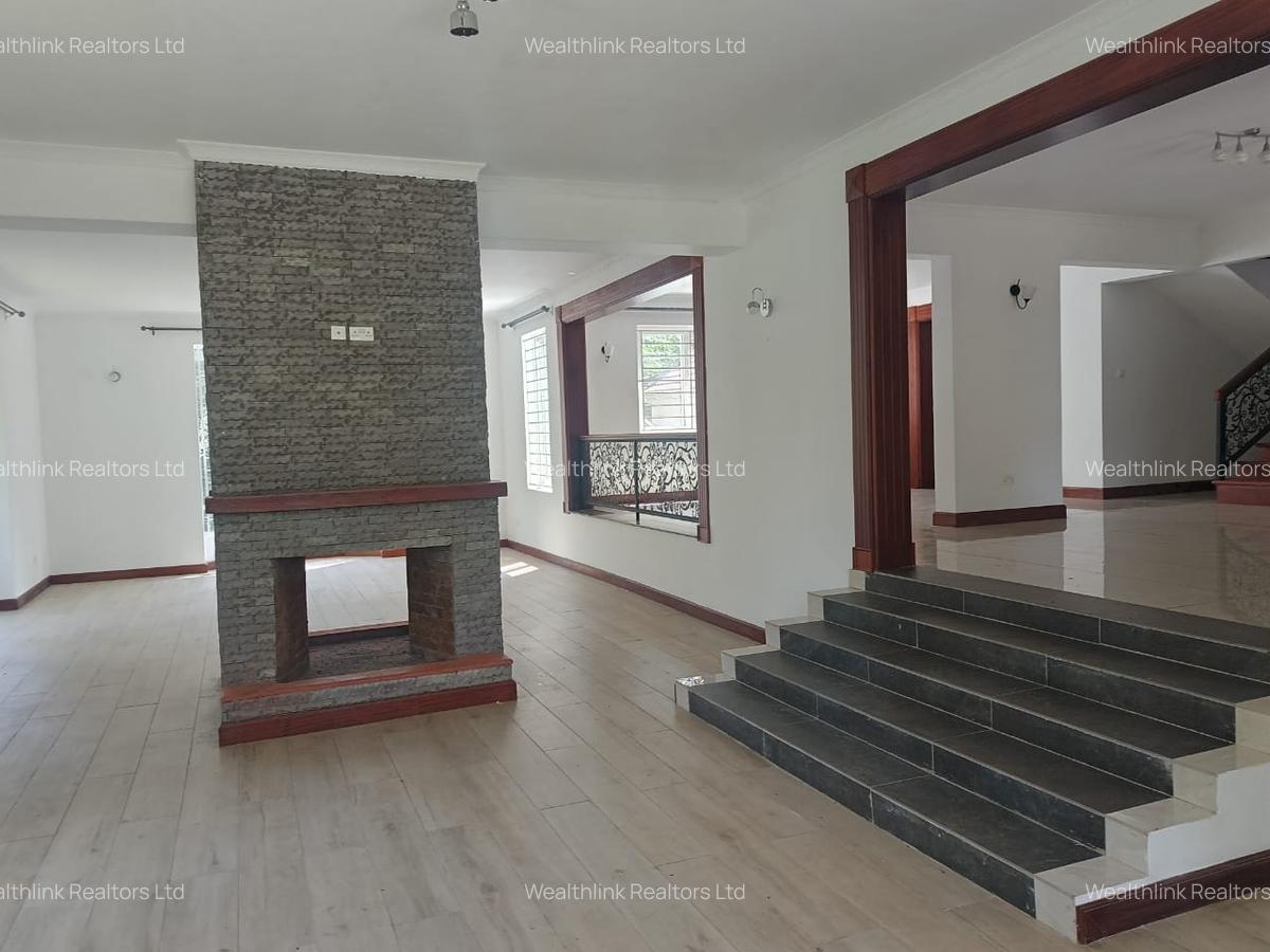 5 Bed Townhouse with En Suite at Lonetree - 13