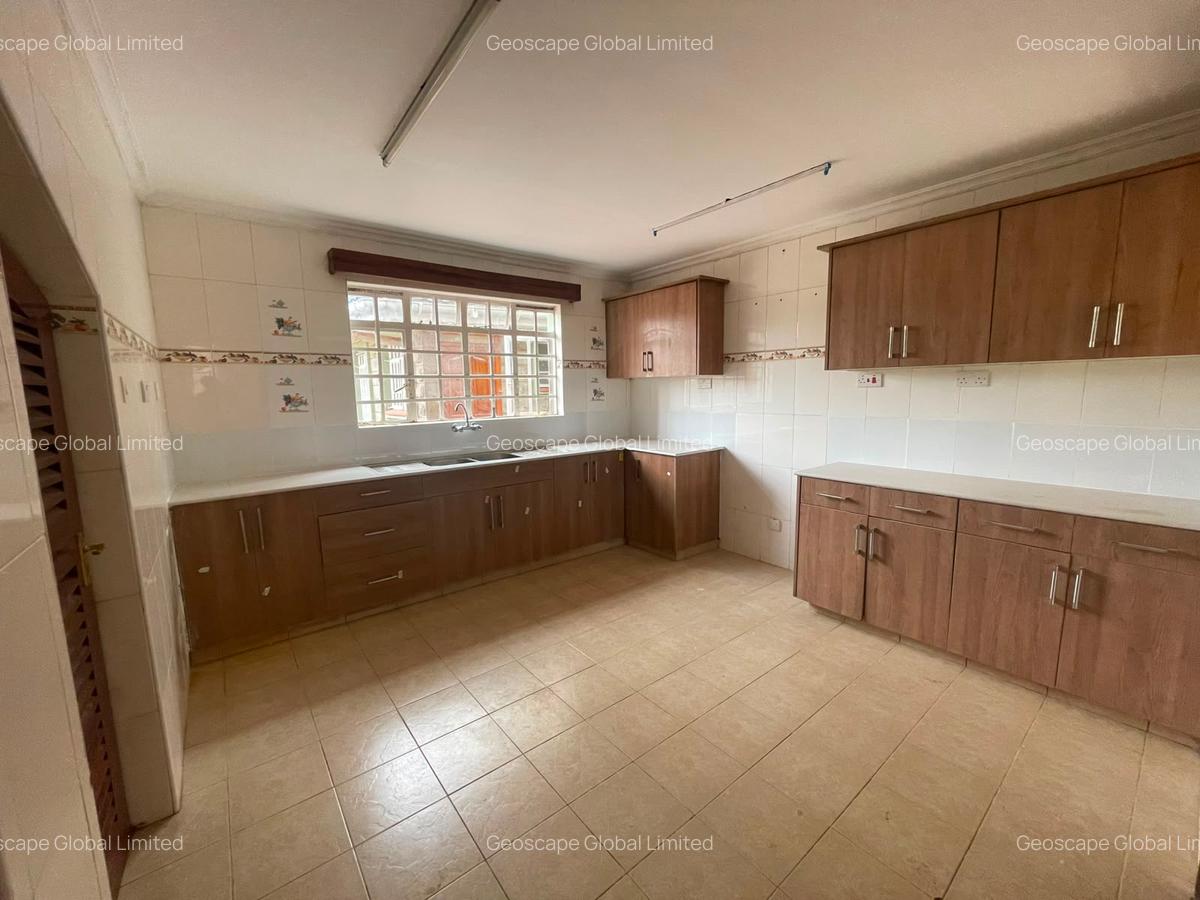 4 Bed House with En Suite in Kiambu Road - 8