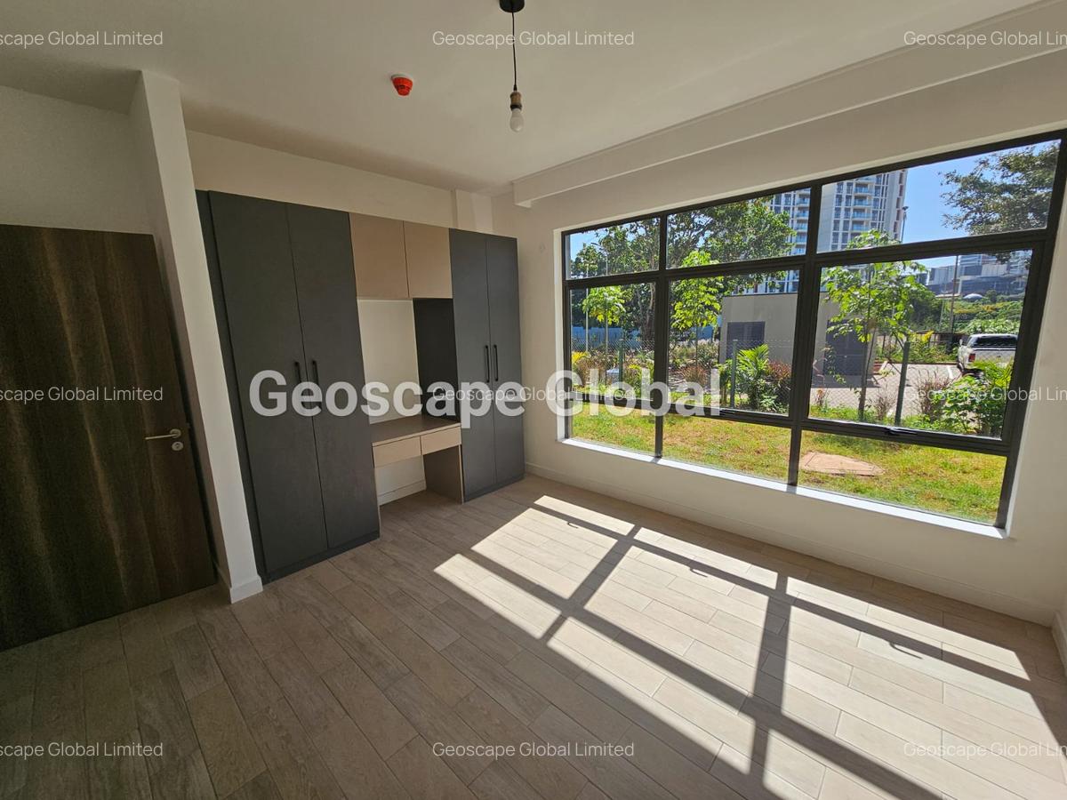 4 Bed Apartment with En Suite in Rosslyn - 5