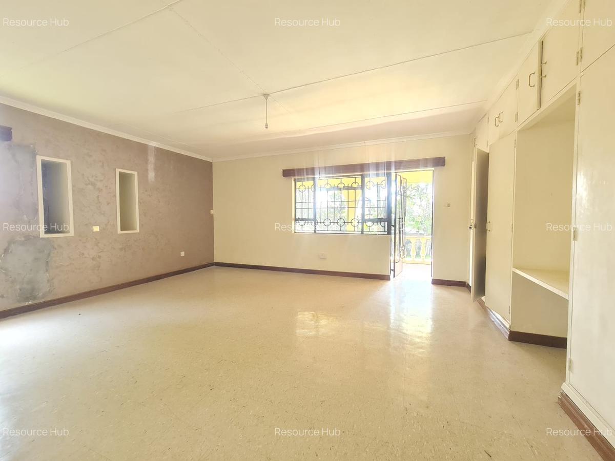 5 Bed House with En Suite at Nyari - 15