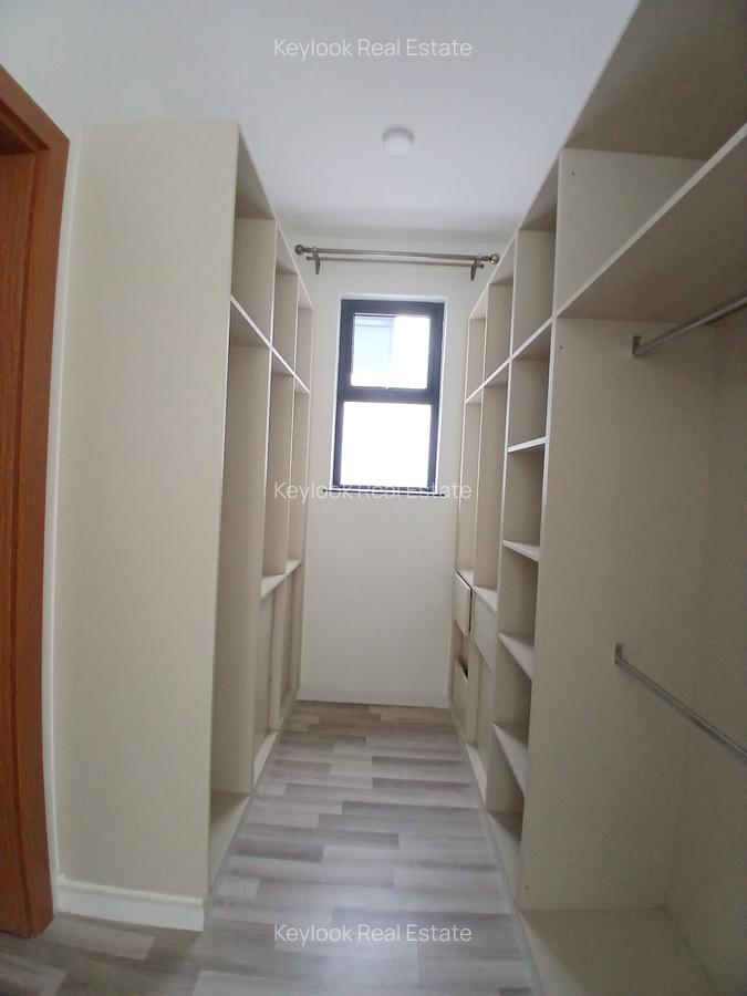 5 Bed Townhouse with En Suite at Lavington Green - 14