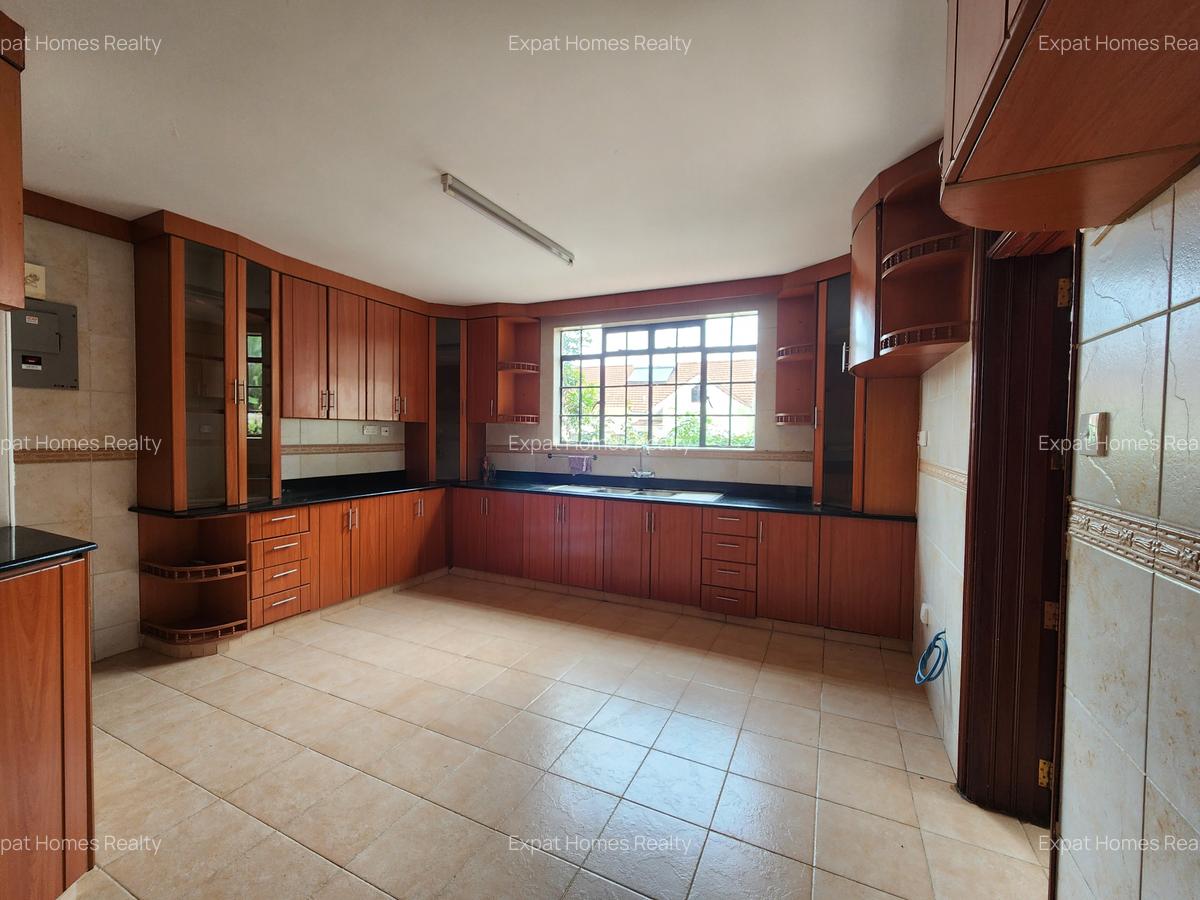 5 Bed Villa with En Suite in Lavington - 8