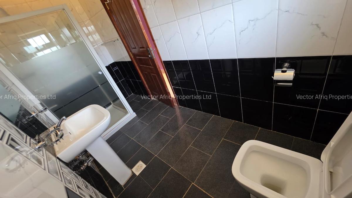5 Bed Townhouse with En Suite in Kitengela - 19