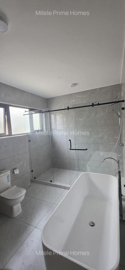 6 Bed Villa with En Suite at Lavington - 10