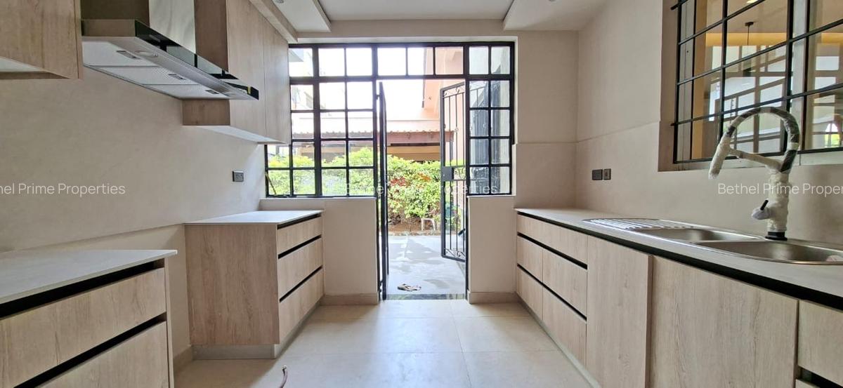 4 Bed Townhouse with En Suite in Spring Valley - 7