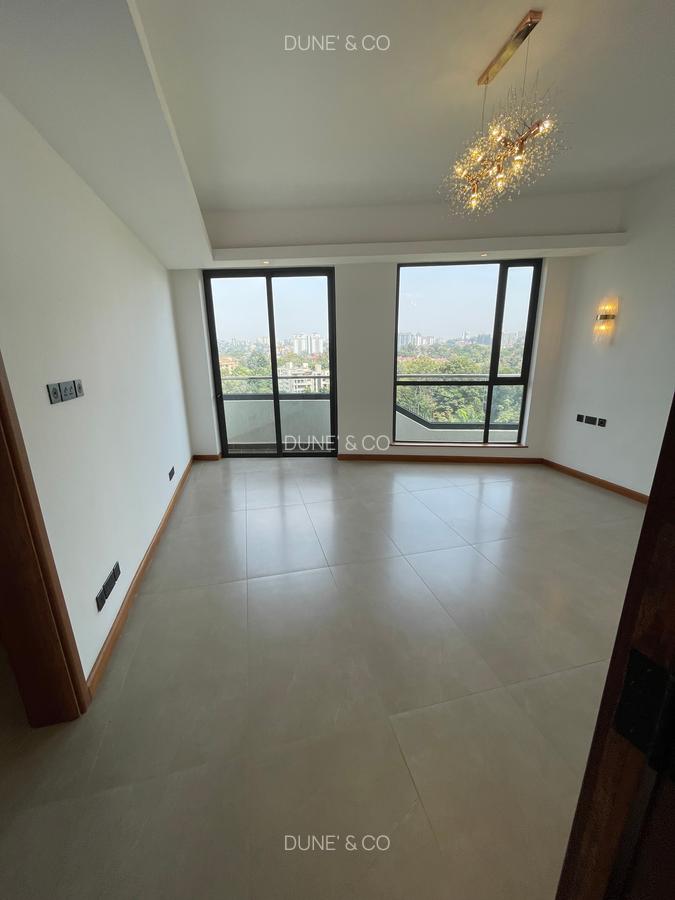 4 Bed Apartment with En Suite in Riverside - 14