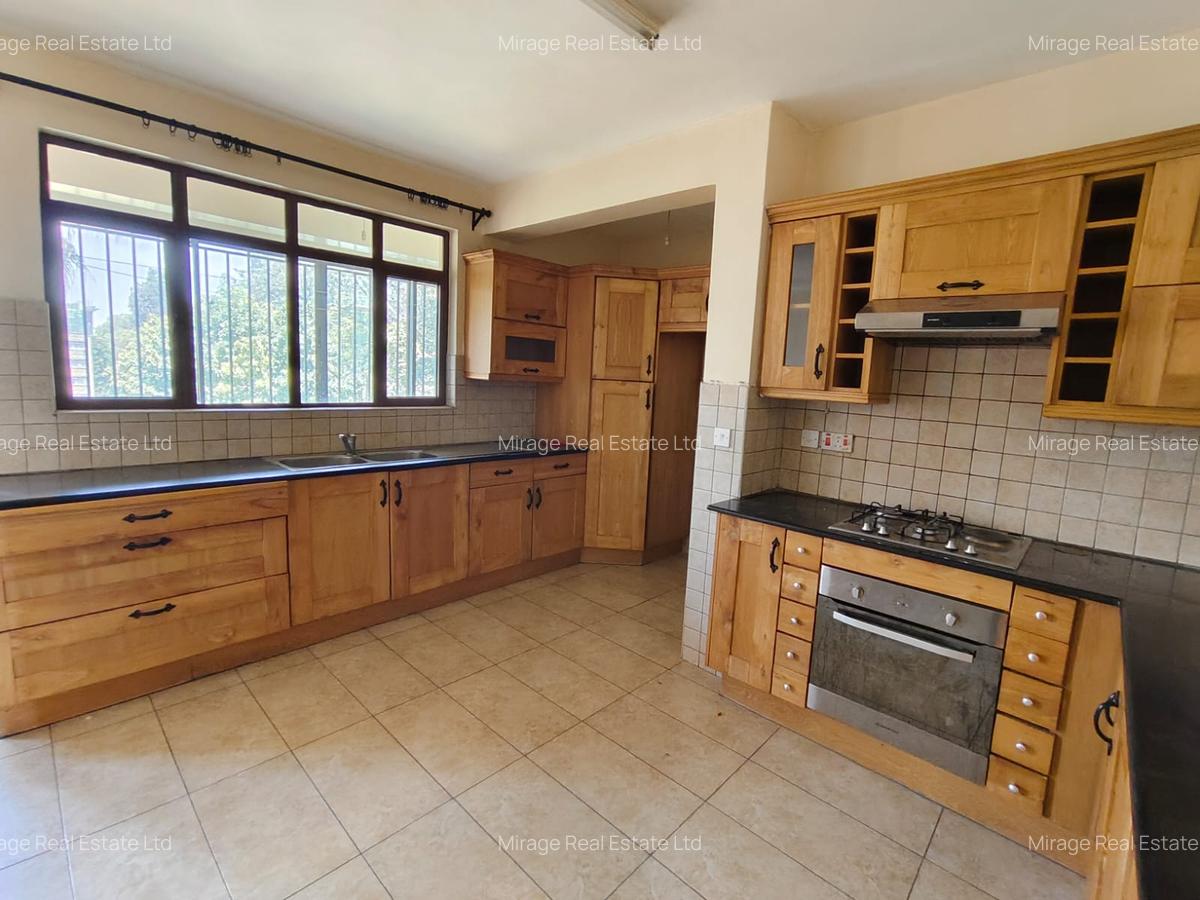 3 Bed Apartment with En Suite in Kilimani - 4