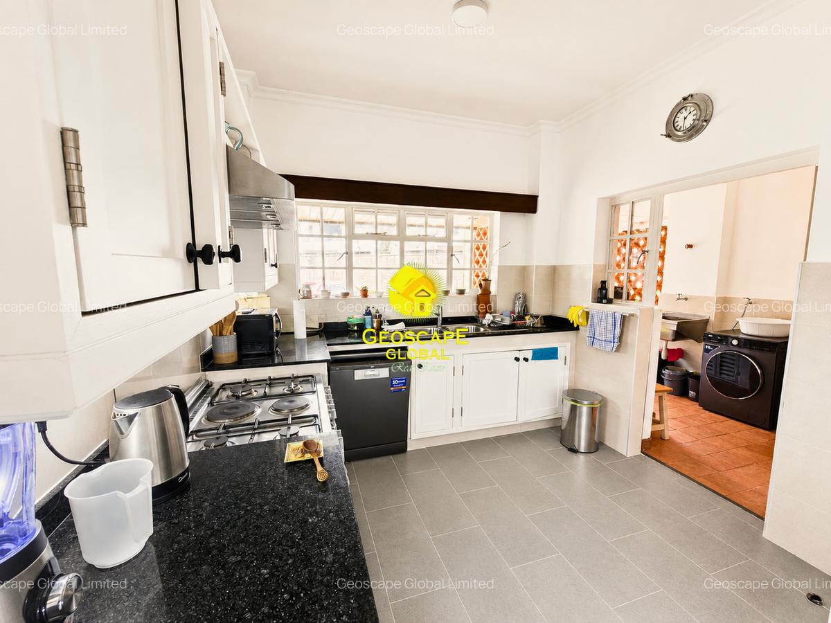 3 Bed Apartment with En Suite in Lavington - 7