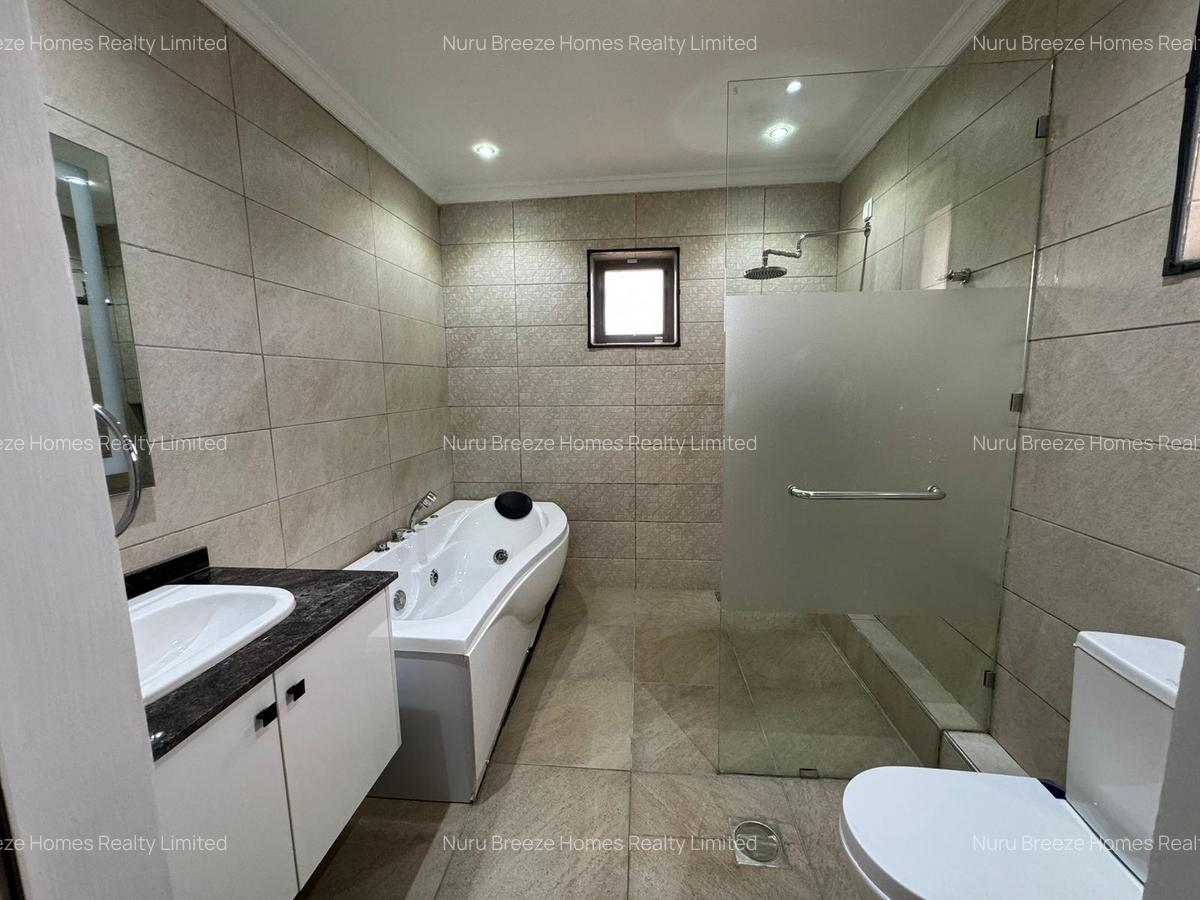 4 Bed Townhouse with En Suite in Lavington - 9