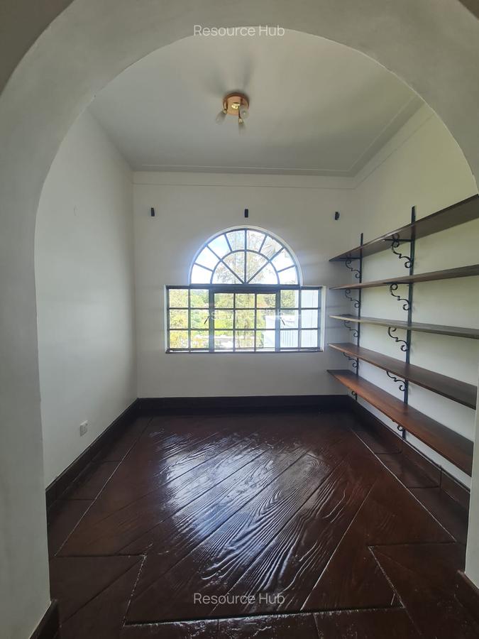5 Bed House with En Suite at Nyari - 5