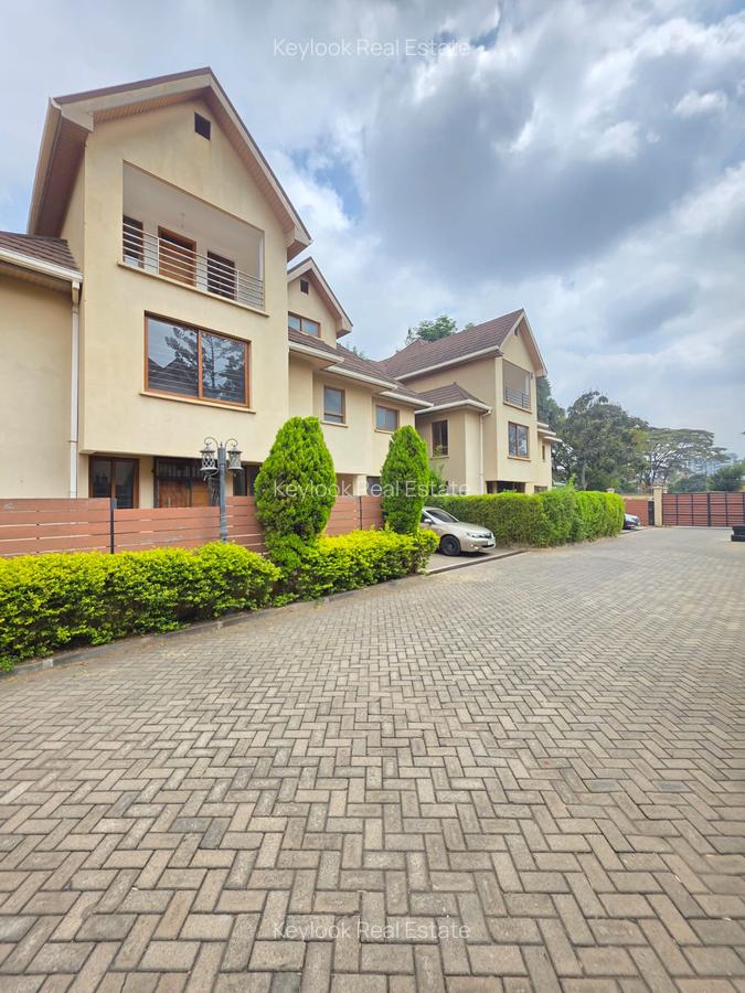 5 Bed Townhouse with En Suite at Lavington - 6