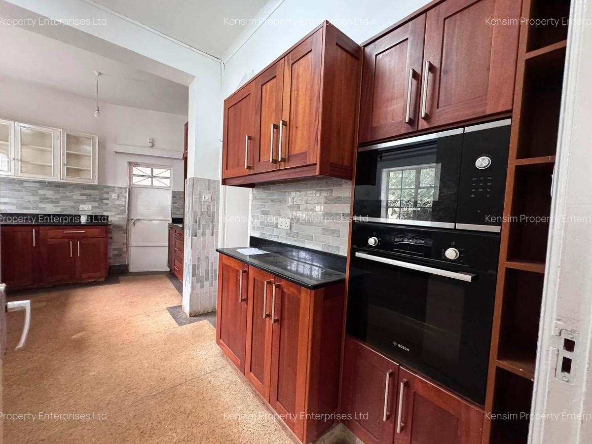 4 Bed Townhouse with En Suite in Lavington - 5