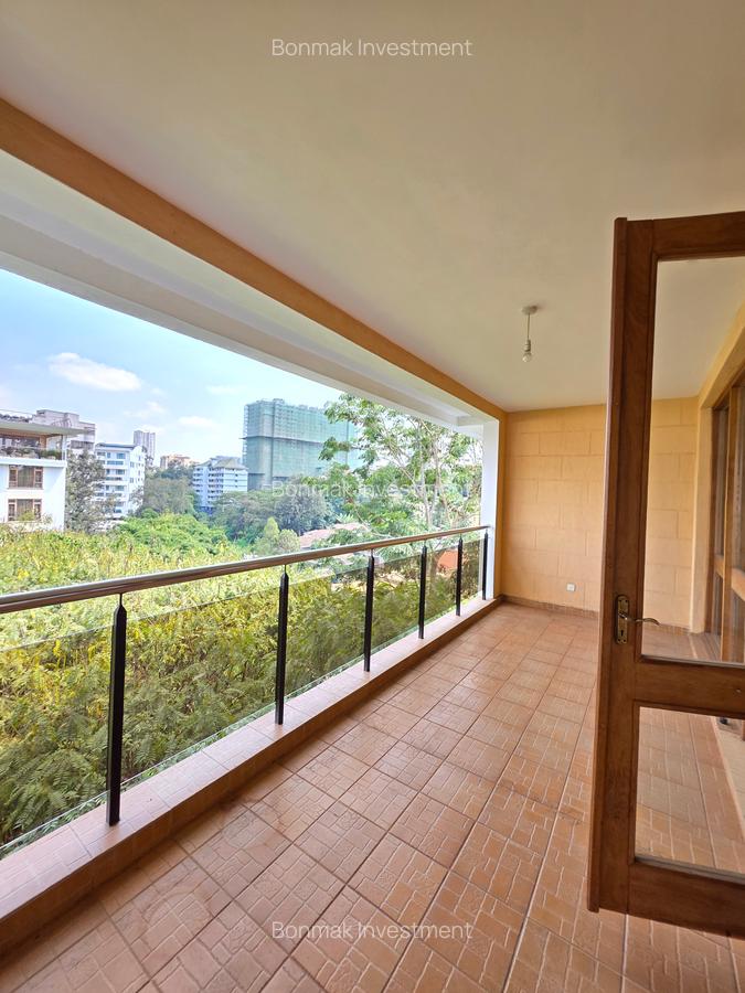 3 Bed Apartment with En Suite at Riverside Drive - 16