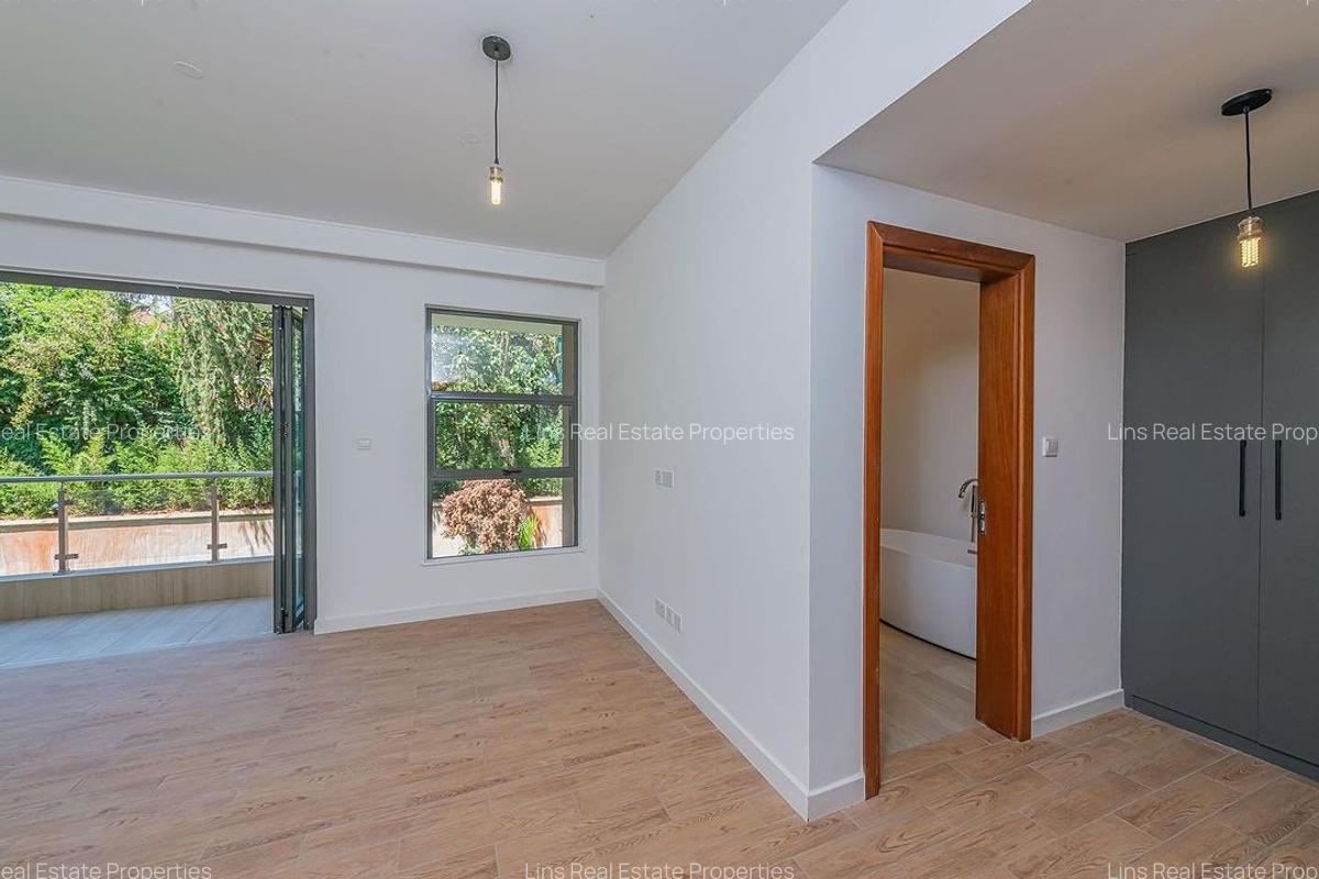 4 Bed Apartment with En Suite in Rosslyn - 7