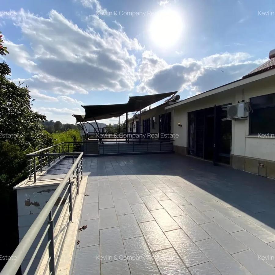 5 Bed Villa with En Suite in Spring Valley - 14
