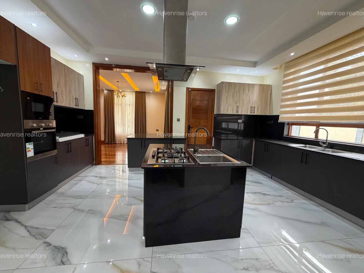 5 Bed House with En Suite at Rosslyn - 3