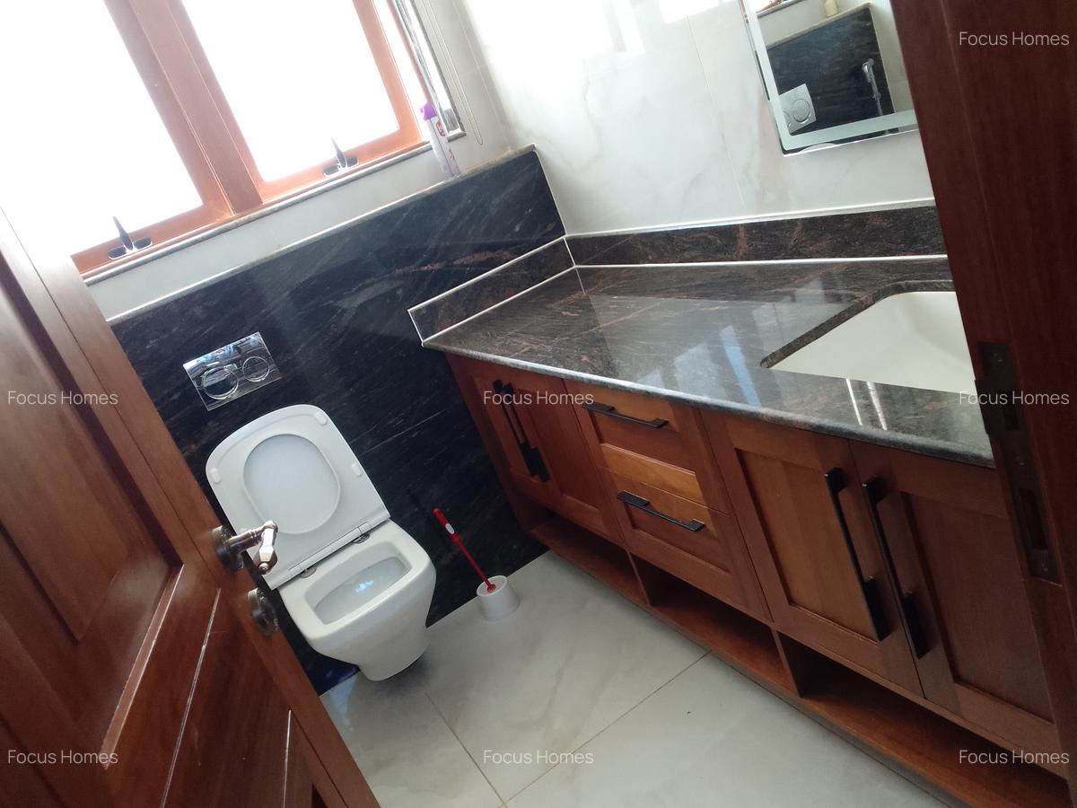 6 Bed Townhouse with En Suite in Lavington - 15