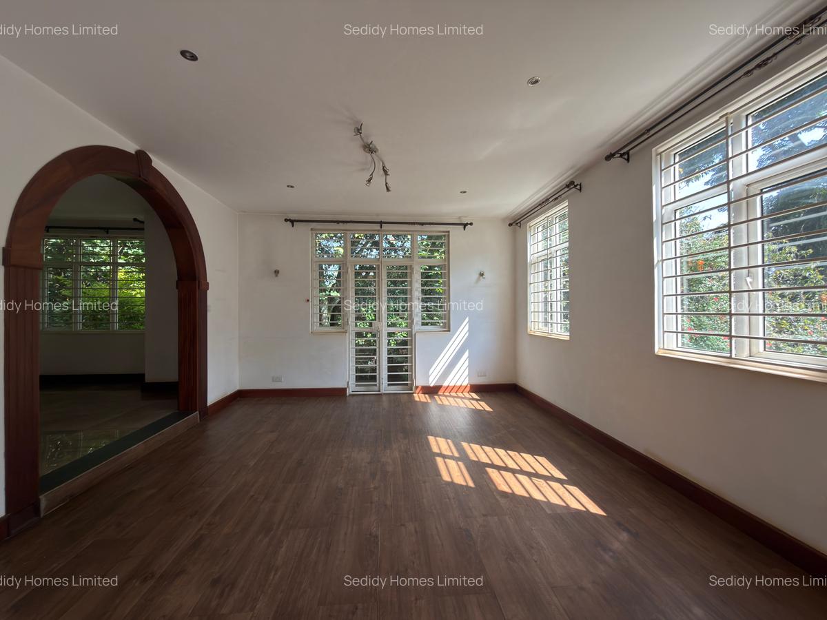 5 Bed Townhouse with En Suite in Rosslyn - 18